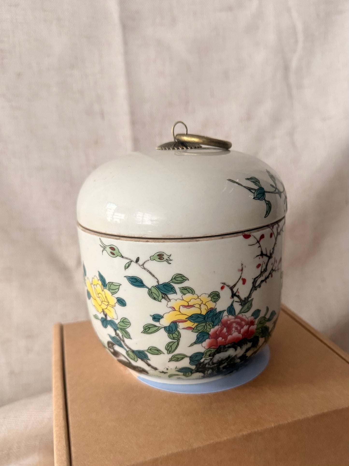 Round roses Tea Jar Candle