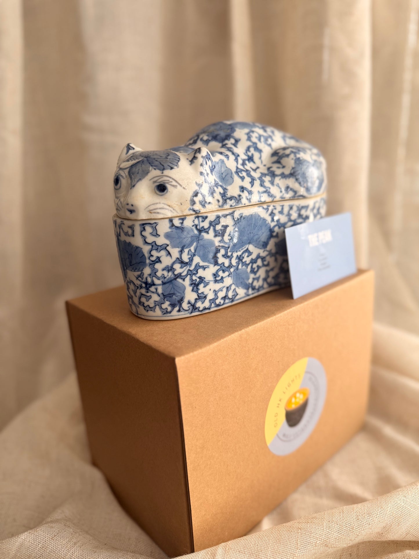 Blue and white cat box 4 wicks candle