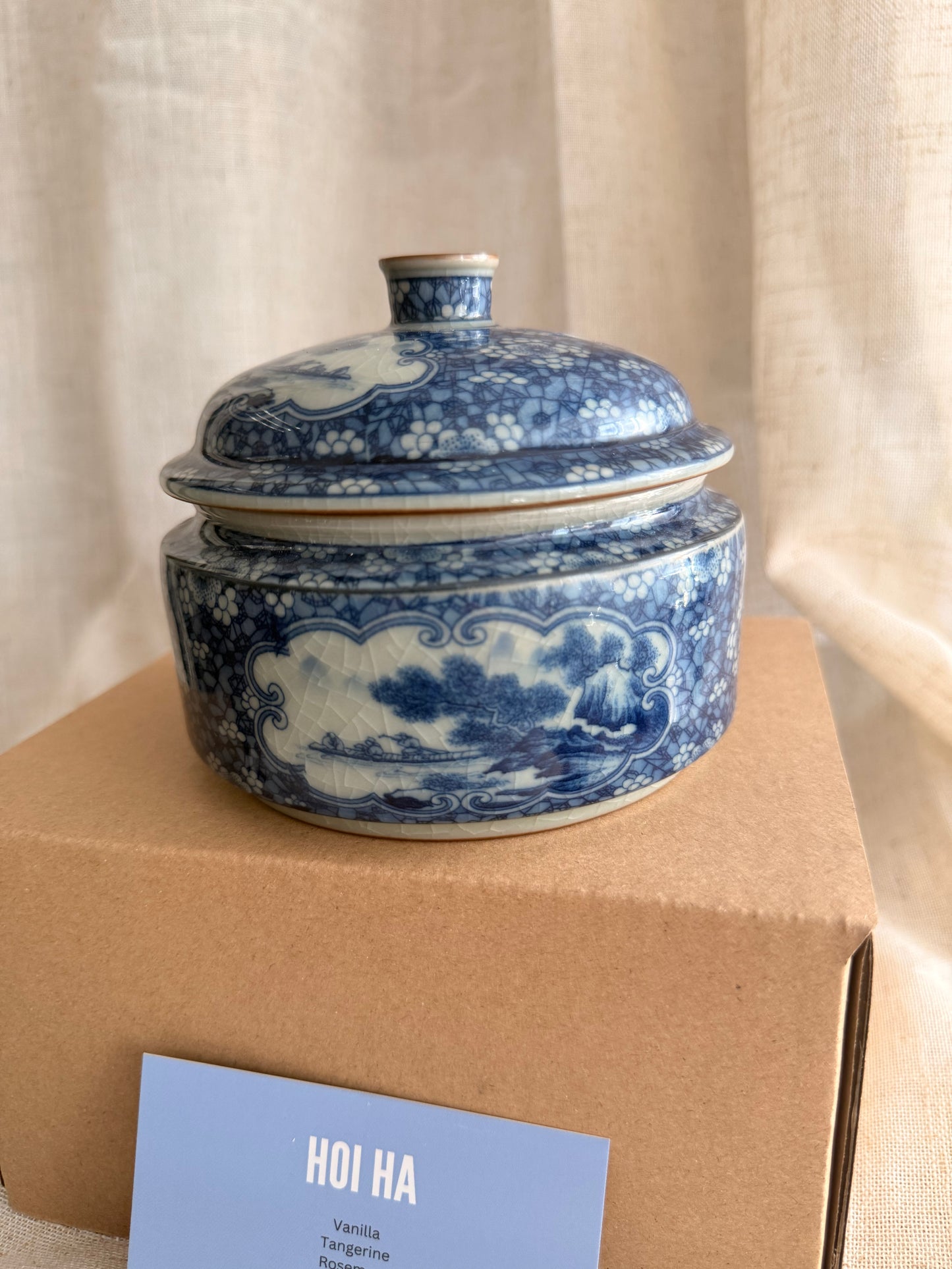 Fine porcelain box 3 wicks candle