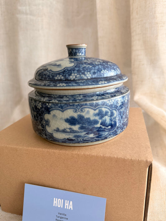 Fine porcelain box 3 wicks candle