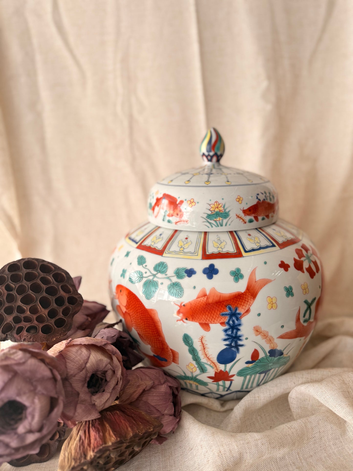 Wucai goldfish vintage jar with lid