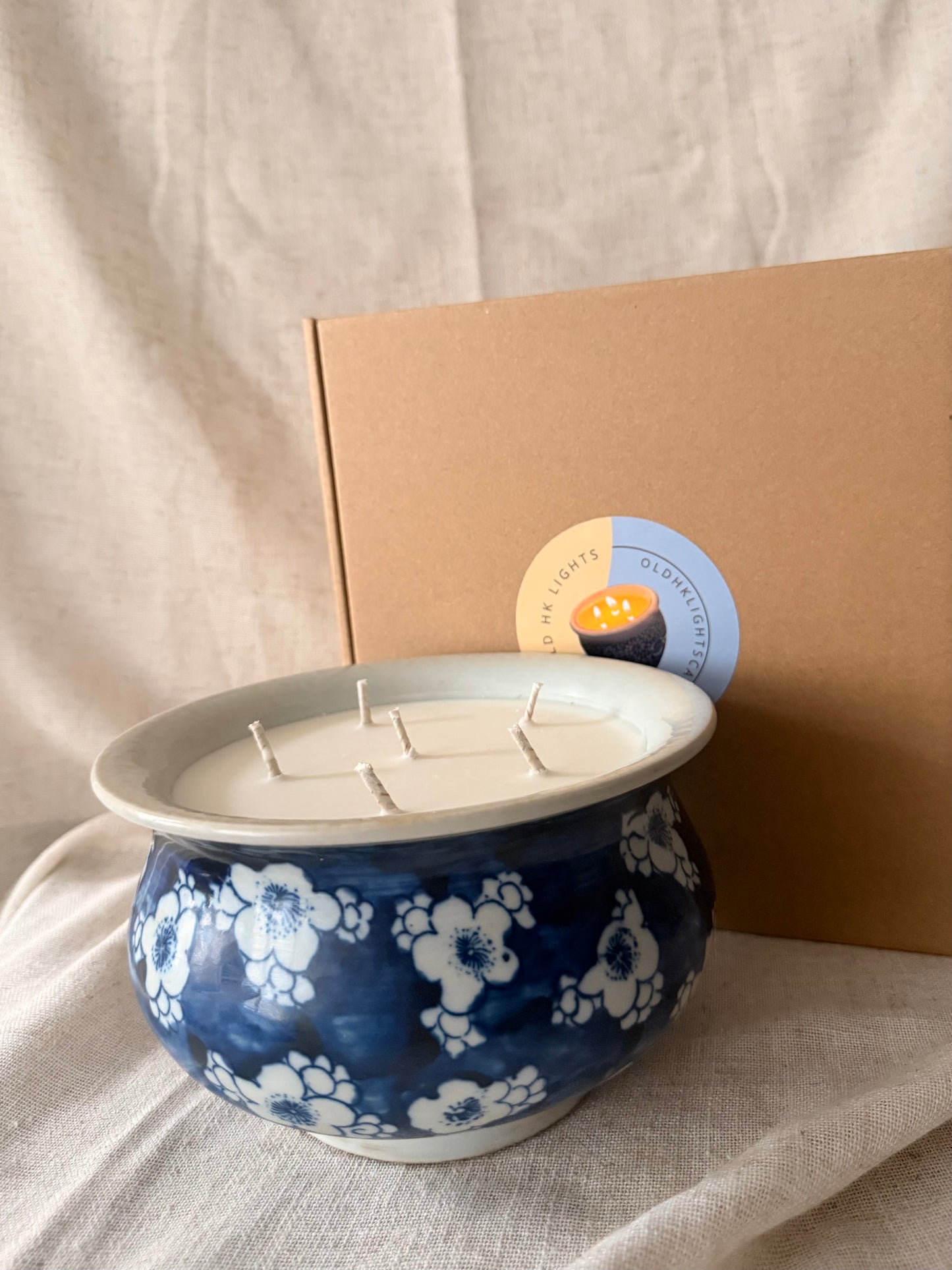 Navy and white large Daisies bassin Candle
