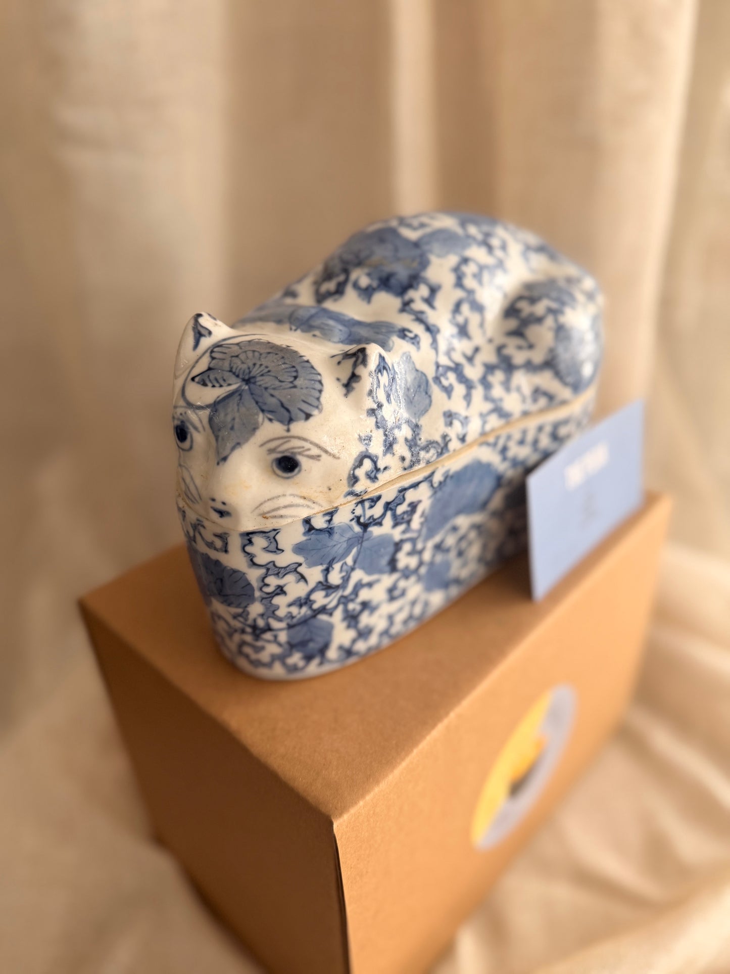 Blue and white cat box 4 wicks candle