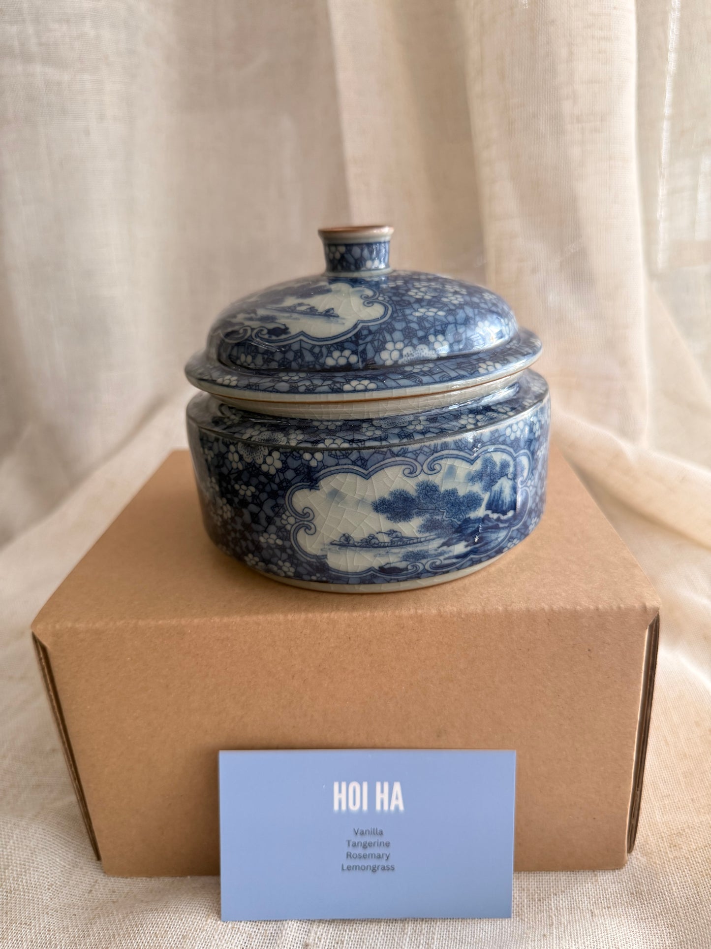 Fine porcelain box 3 wicks candle