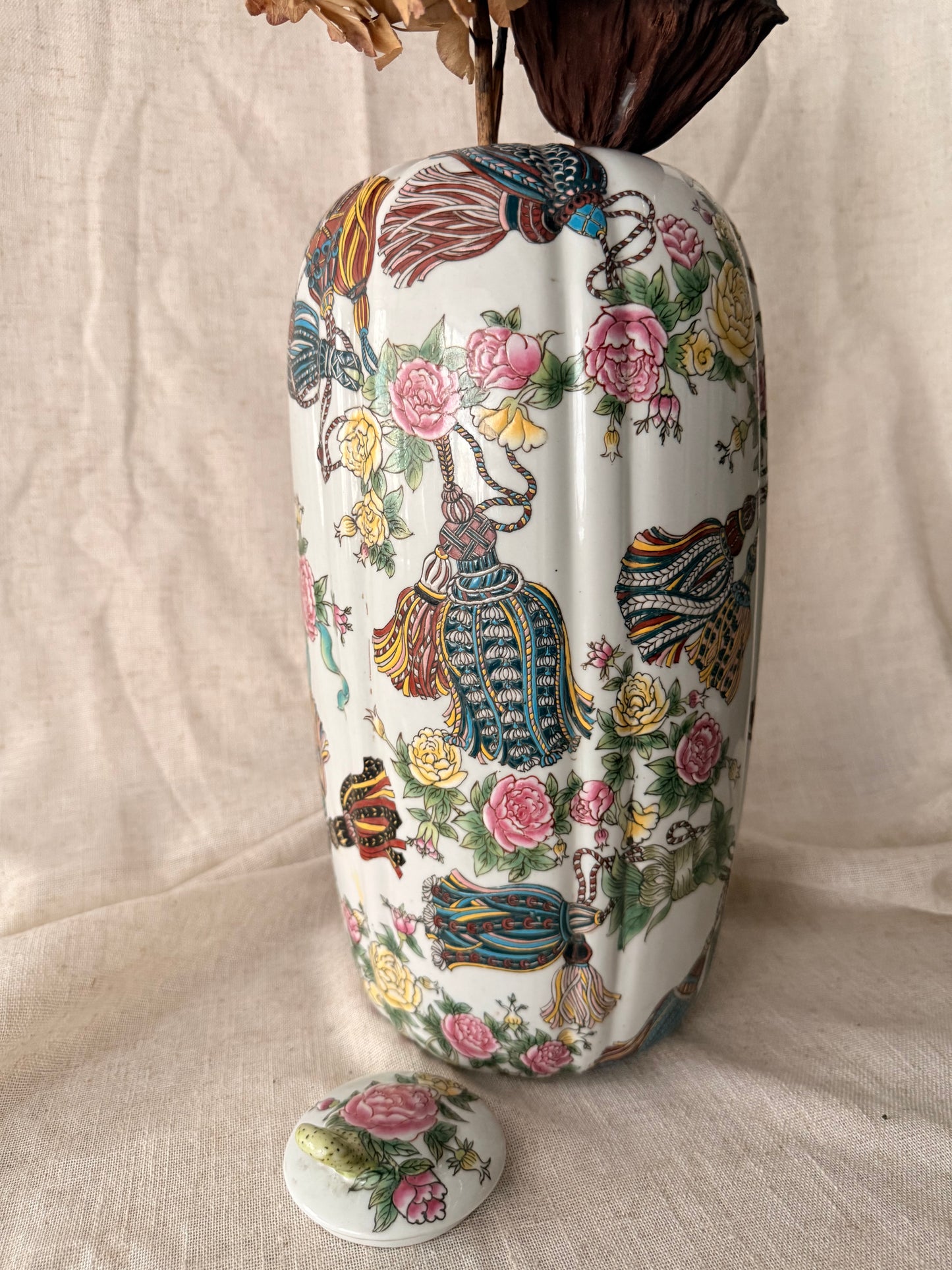 Tassels pattern tall Gourd Jar