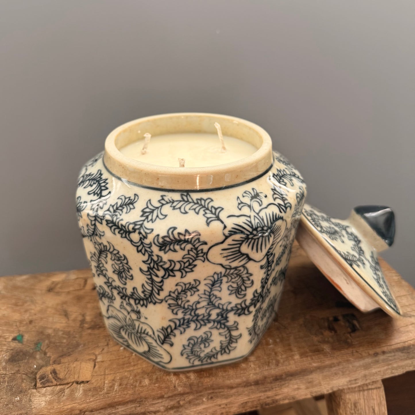 Lotus hand painted tea box 3 wicks candle