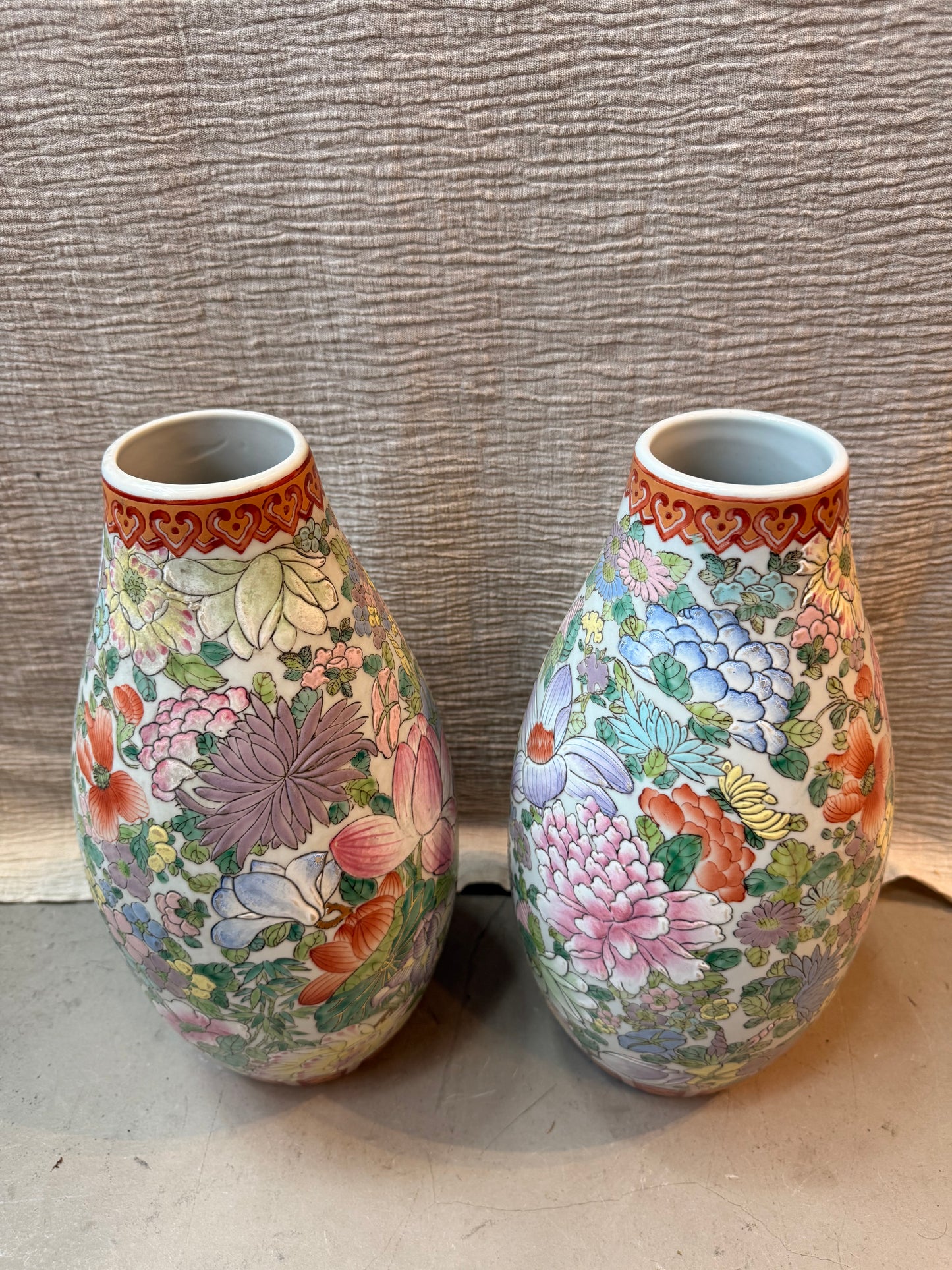 Pair 10000 flowers hand-painted in HK Vases