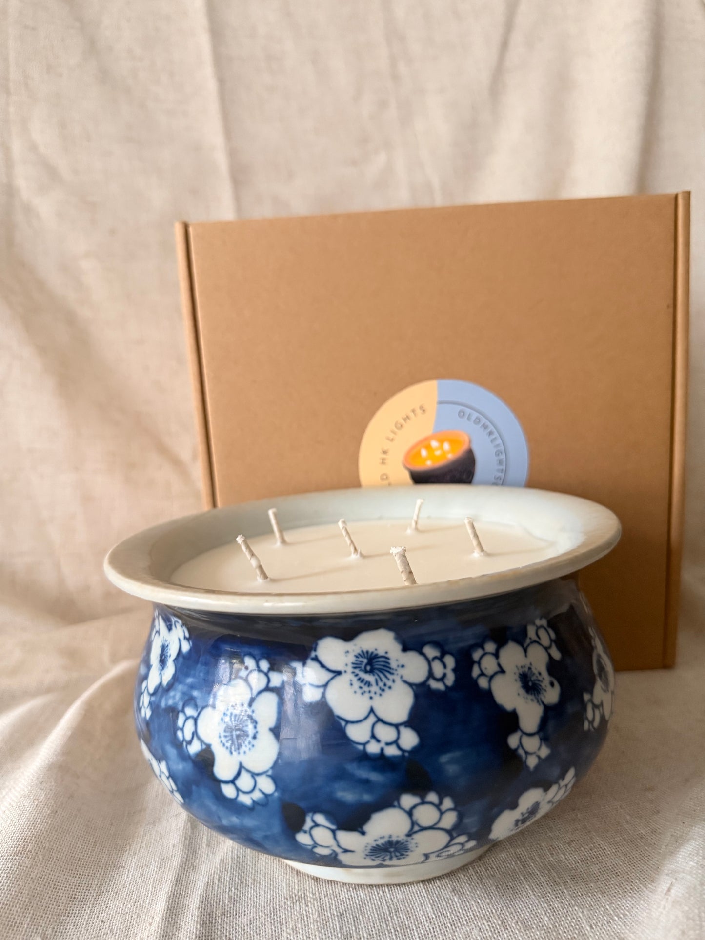 Navy and white large Daisies bassin Candle