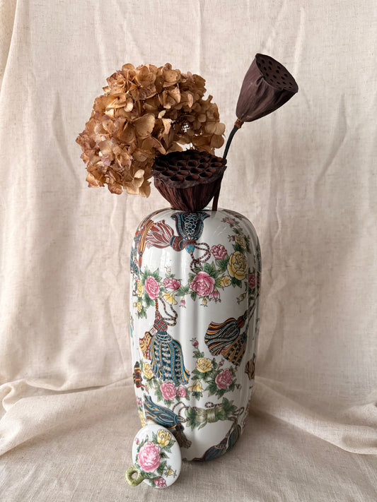 Tassels pattern tall Gourd Jar