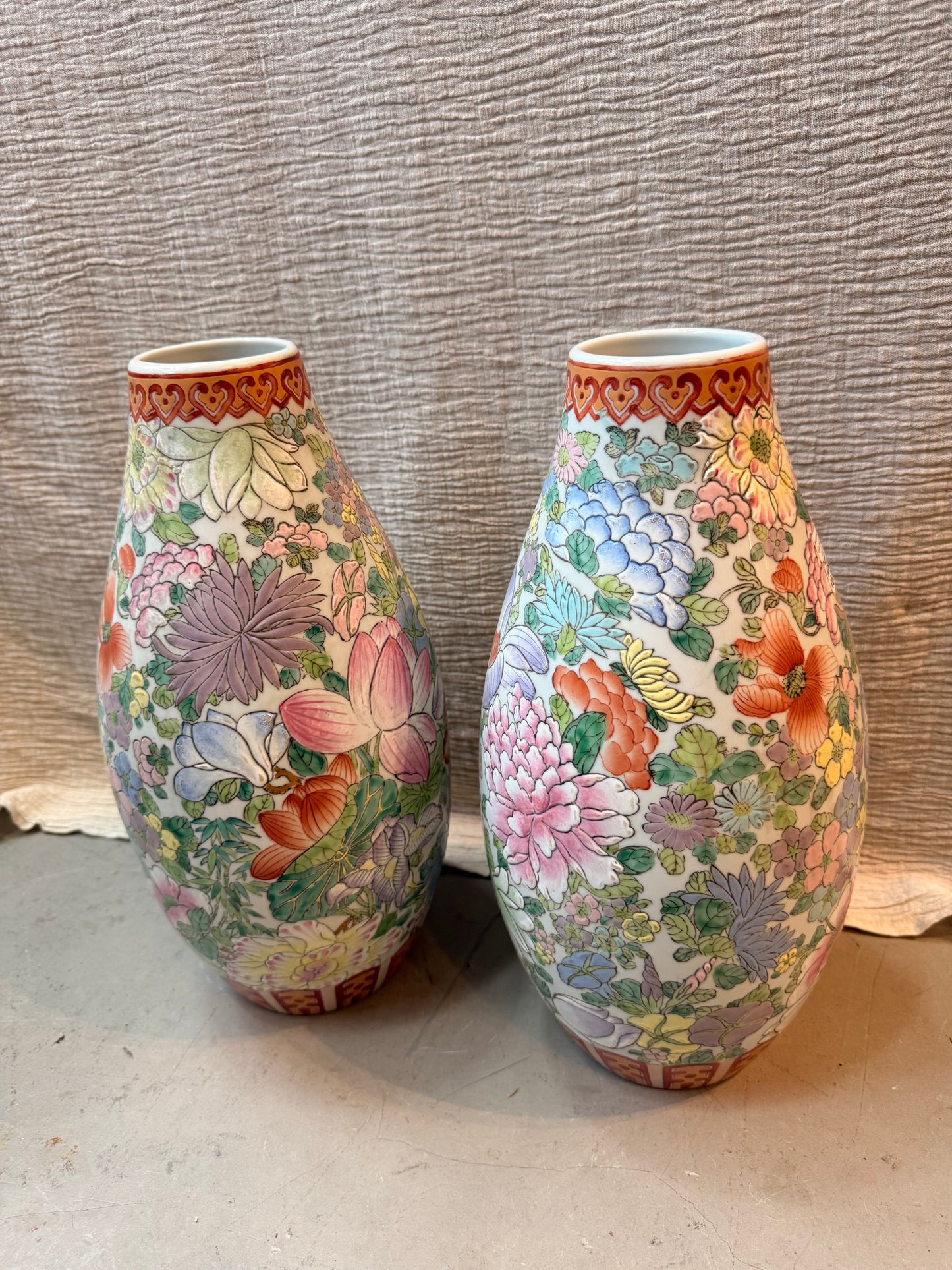 Pair 10000 flowers hand-painted in HK Vases
