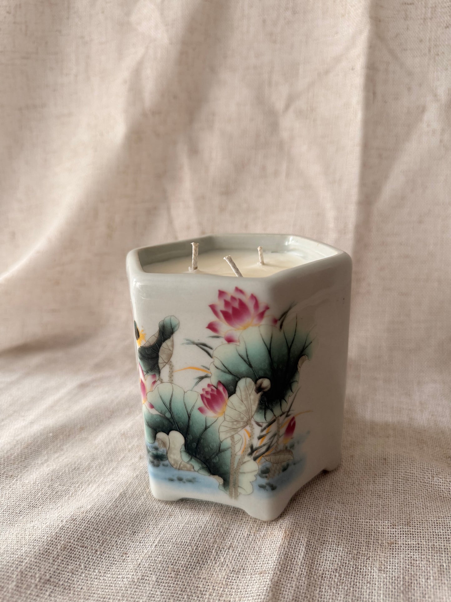 Hexagonal Lotus 3 wicks Candle