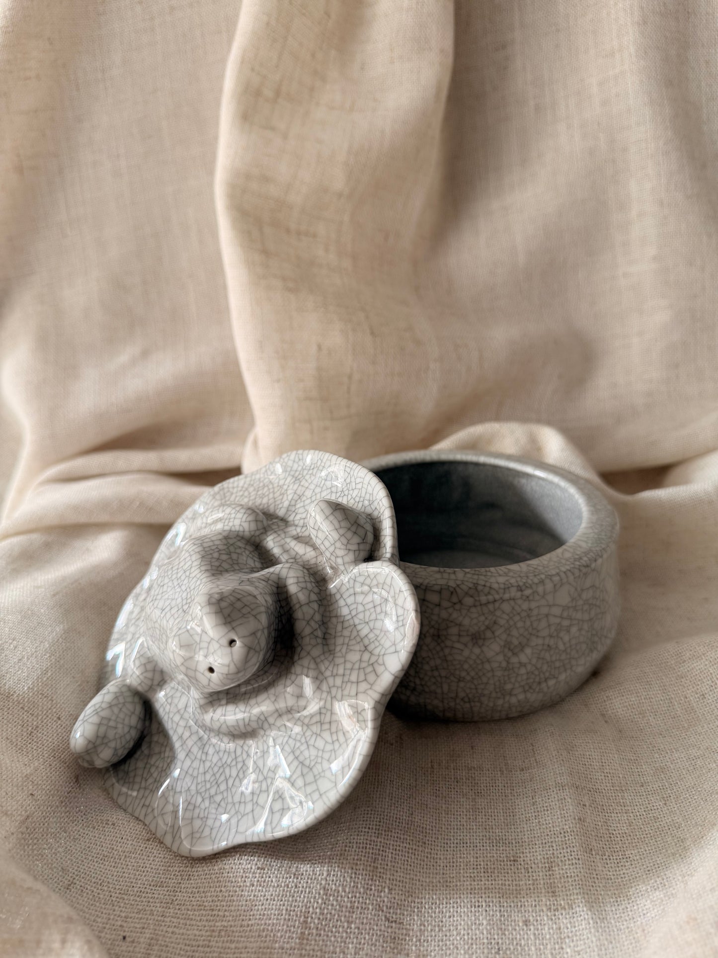 Hand glazed in HK frog jewellery box