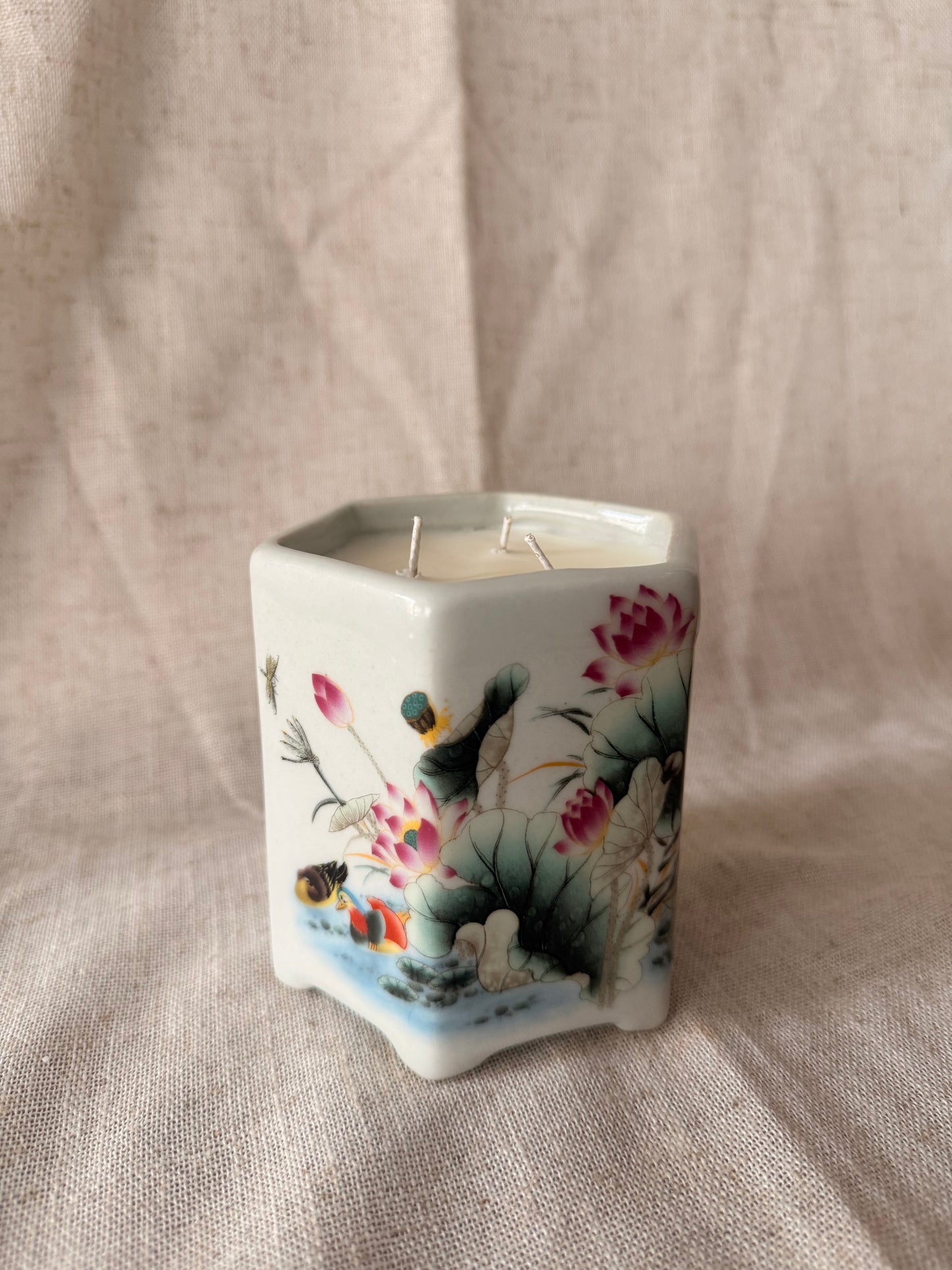 Hexagonal Lotus 3 wicks Candle