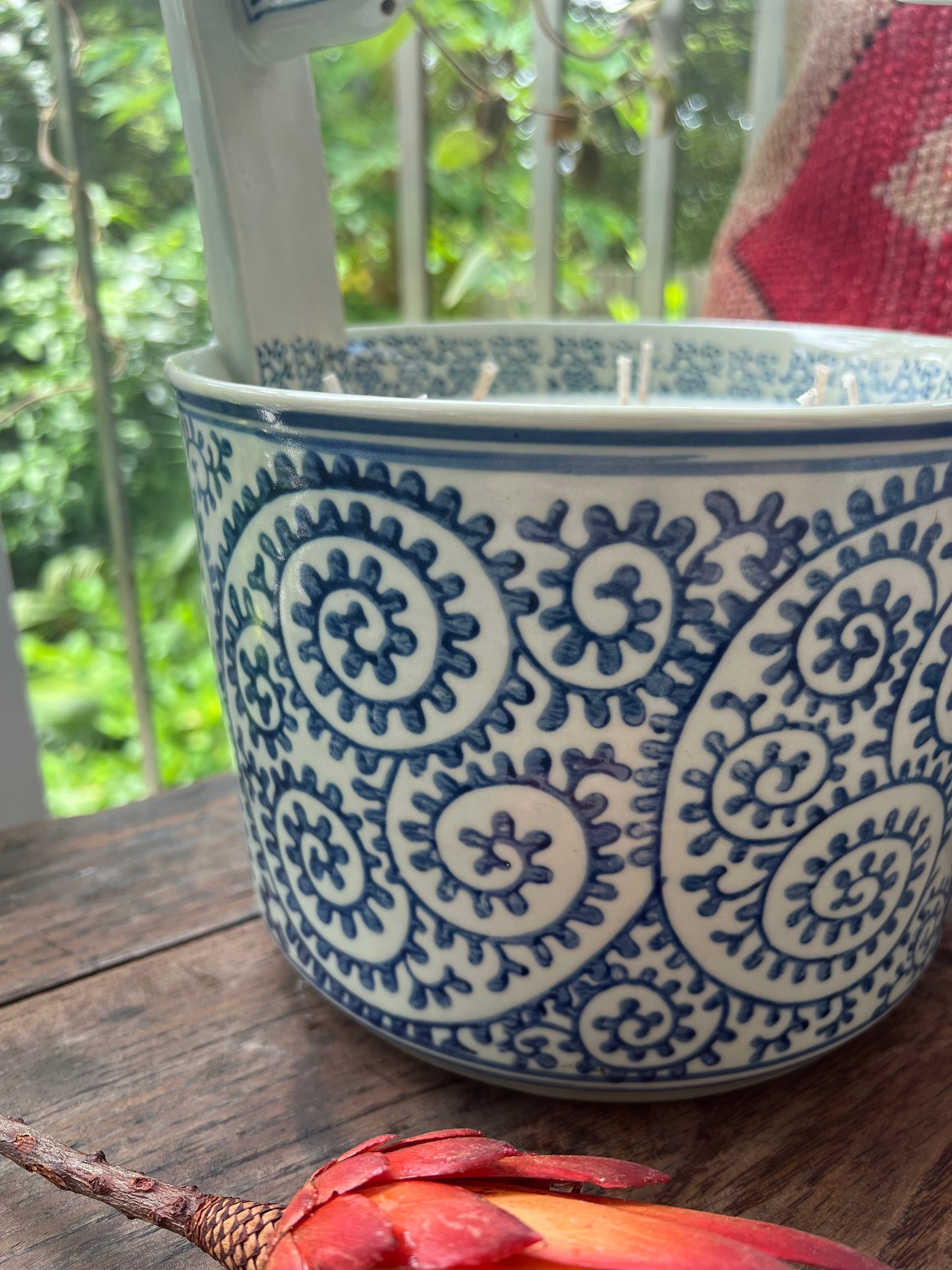 Ceramic blue and white bucket 8 wicks candle