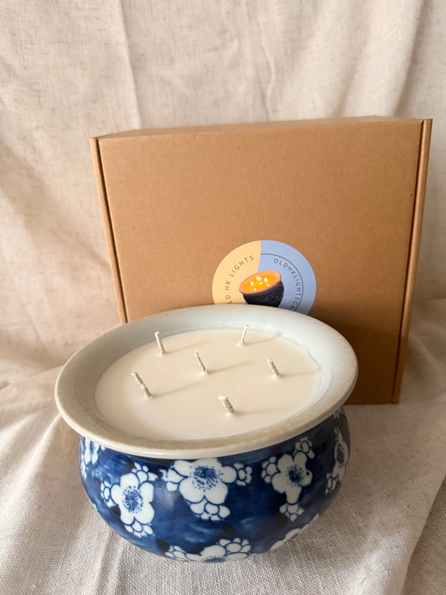 Navy and white large Daisies bassin Candle