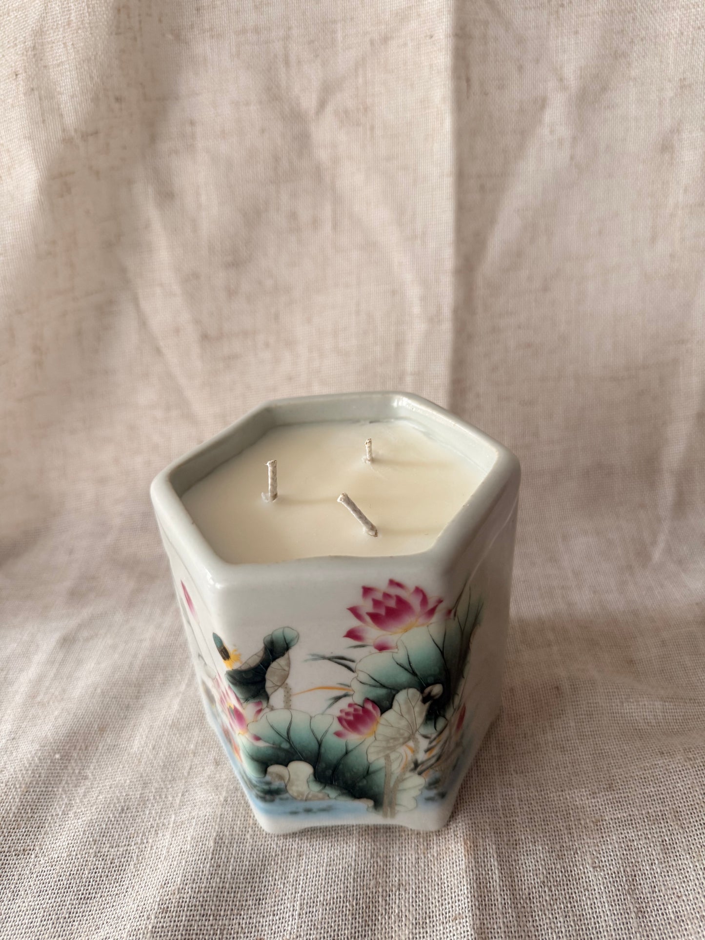 Hexagonal Lotus 3 wicks Candle