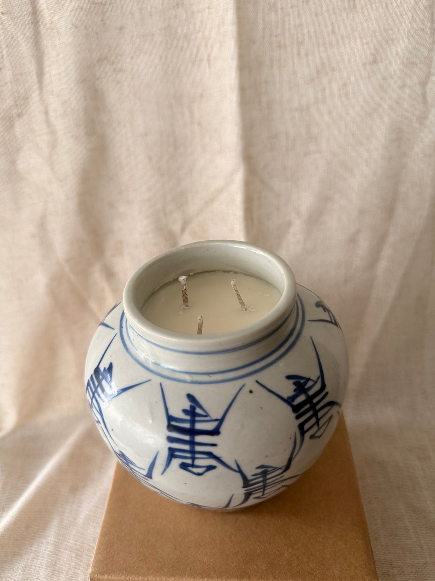 Characters small Vase 3 wicks Candle