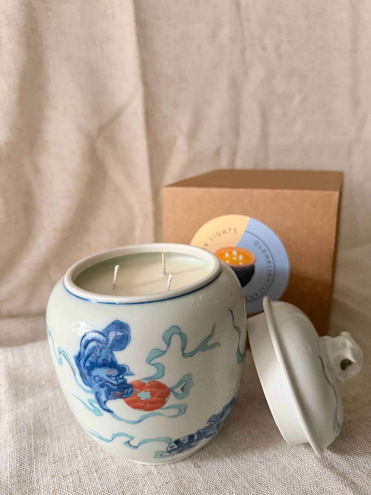 Blue and red Lion tea box Candle