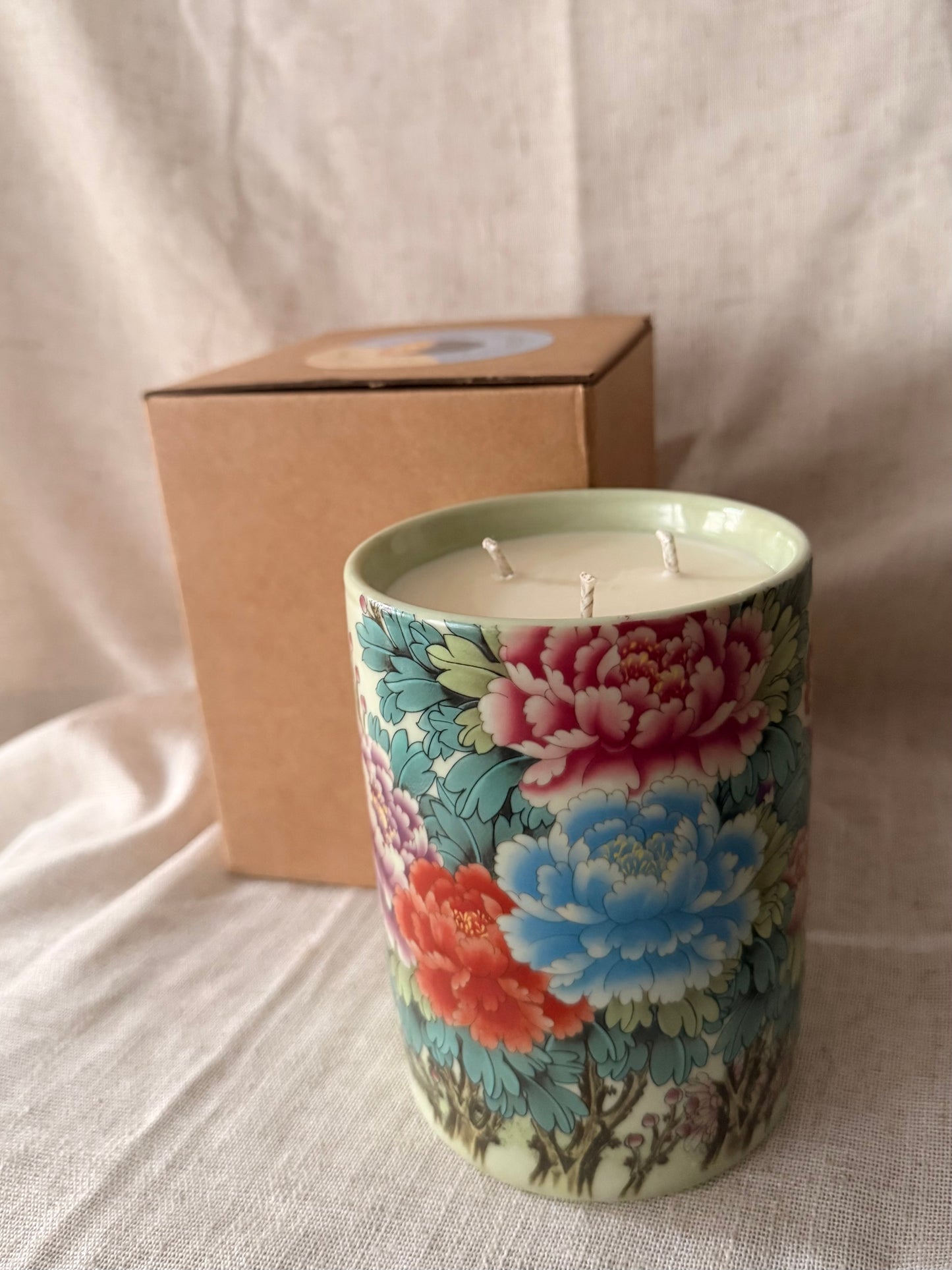 Chrysanthemum tall Brush Pot Candle