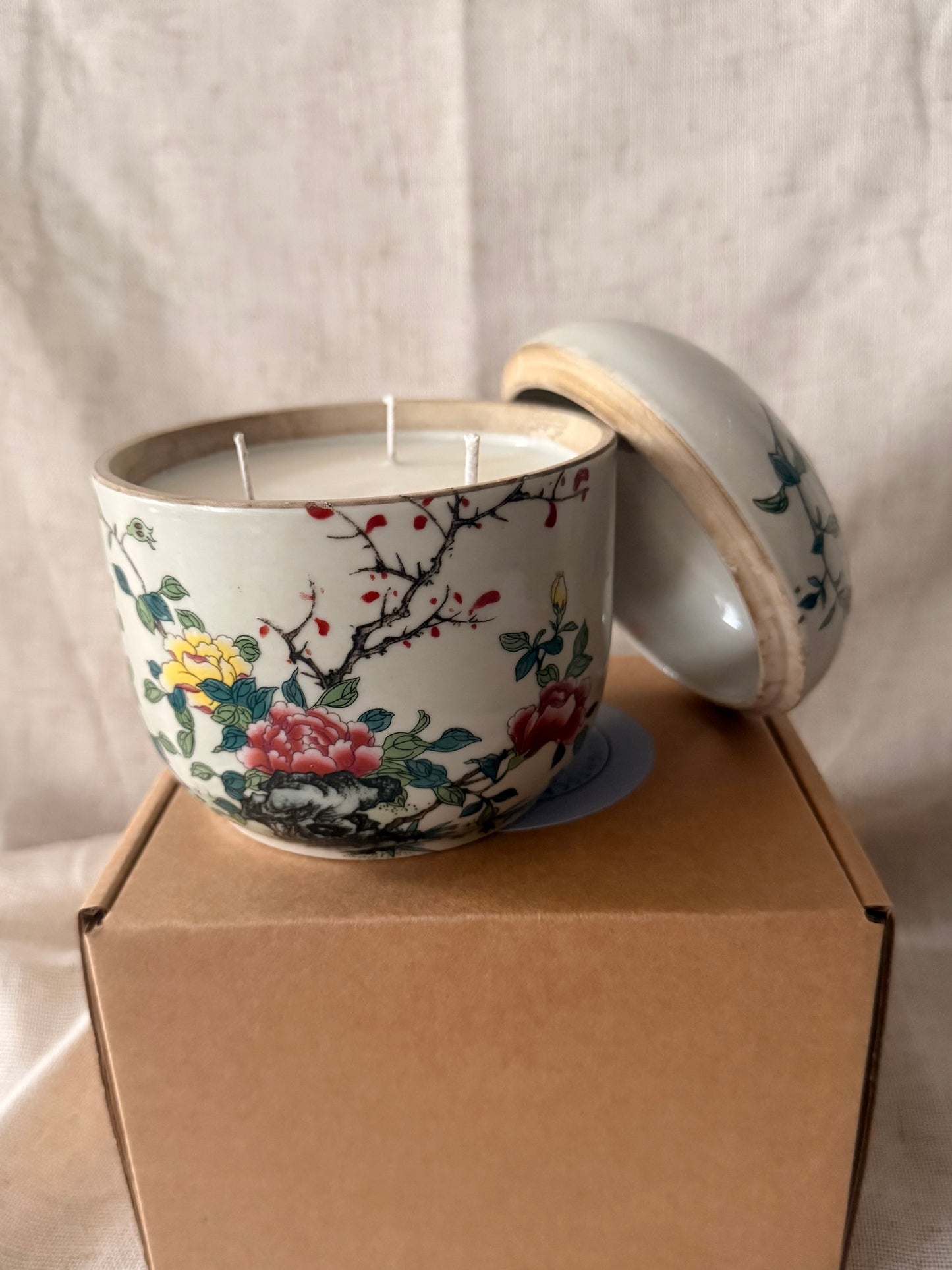 Round roses Tea Jar Candle