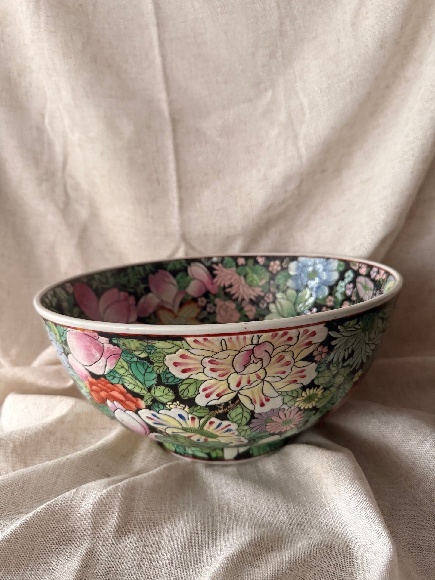 Large Guan Cai hand painted fruit Bowl