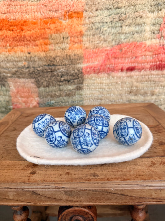 Set of 7 blue and white ceramic balls