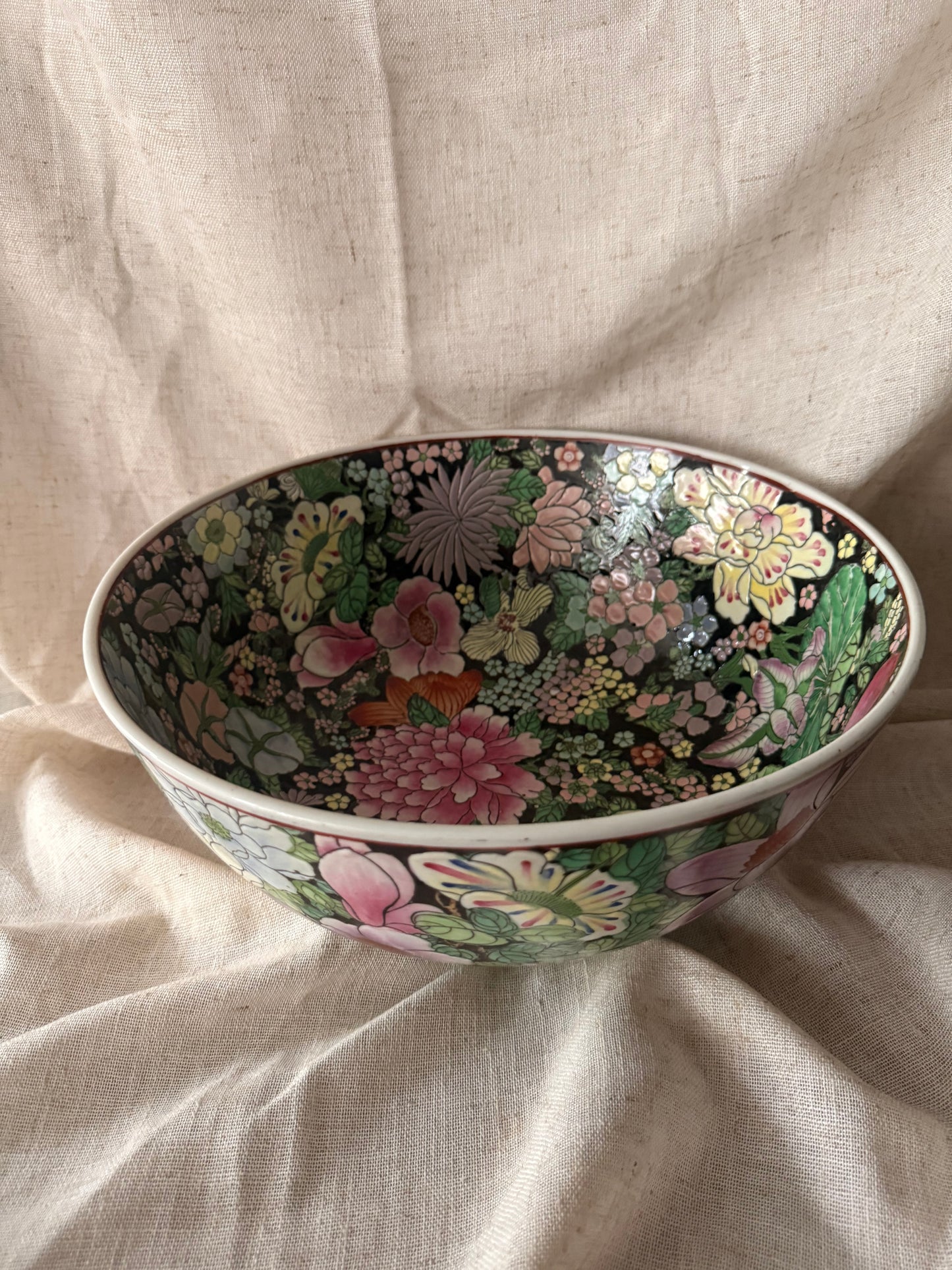 Large Guan Cai hand painted fruit Bowl