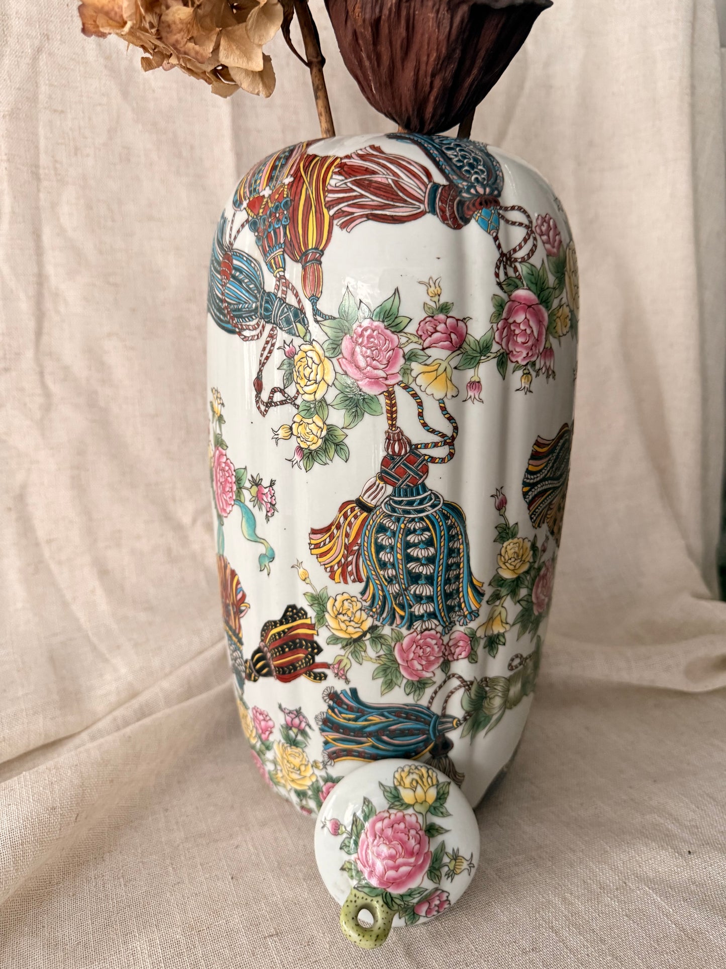 Tassels pattern tall Gourd Jar