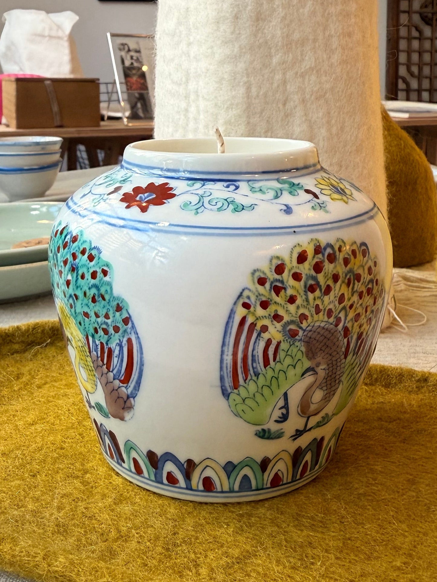Fine porcelain small ginger jar candle