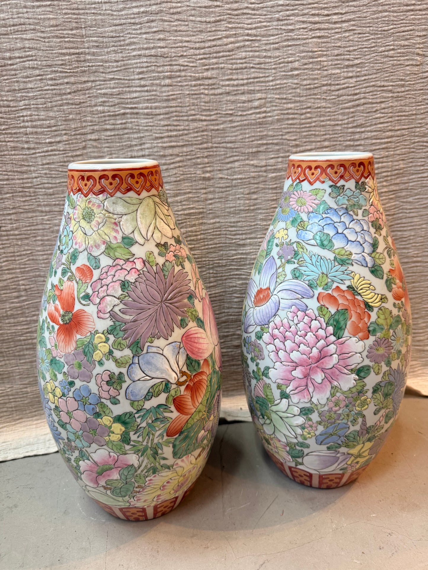 Pair 10000 flowers hand-painted in HK Vases